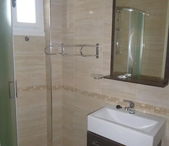 Paradisos House İskados