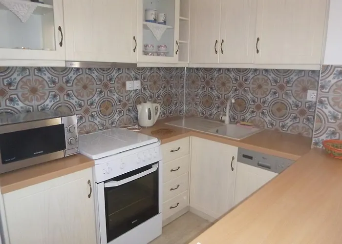 Paradisos House İskados