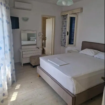 Paradisos House *